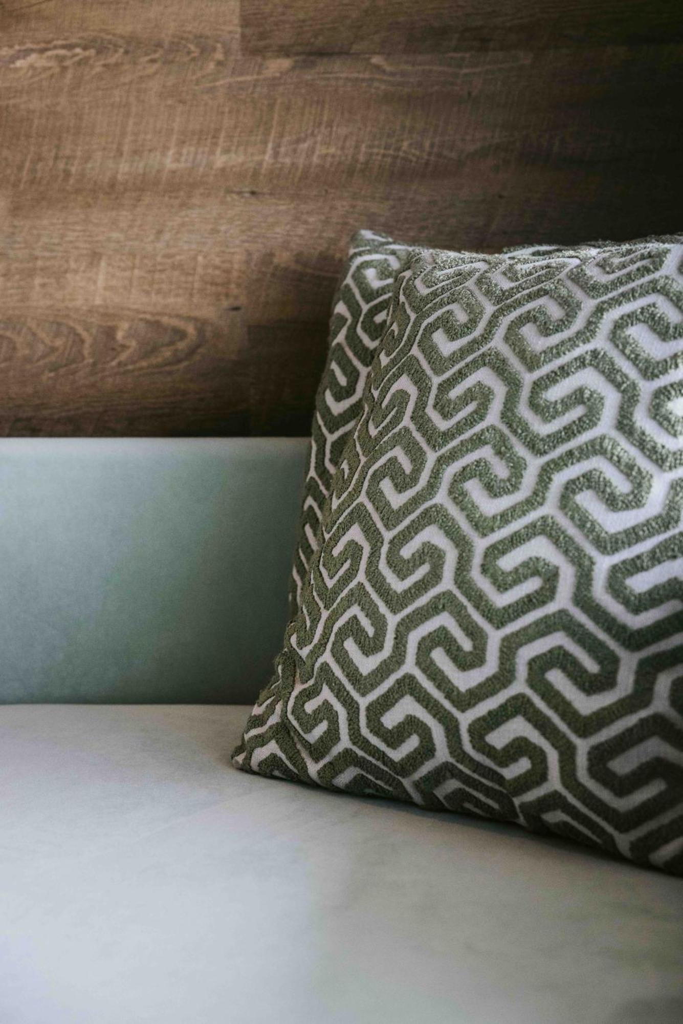 Octant Ponta Delgada Otel Dış mekan fotoğraf A cushion with a geometric pattern