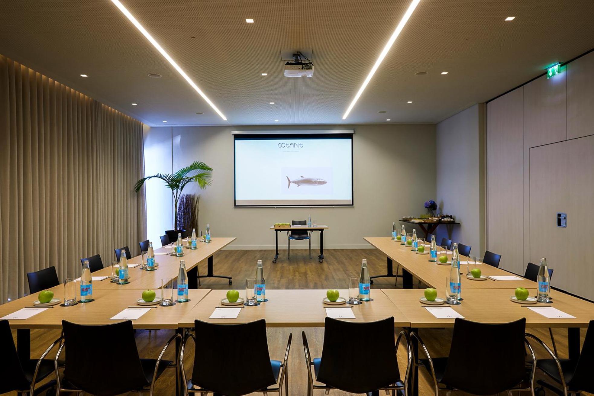 Octant Ponta Delgada Otel Dış mekan fotoğraf Meeting room at the London offices